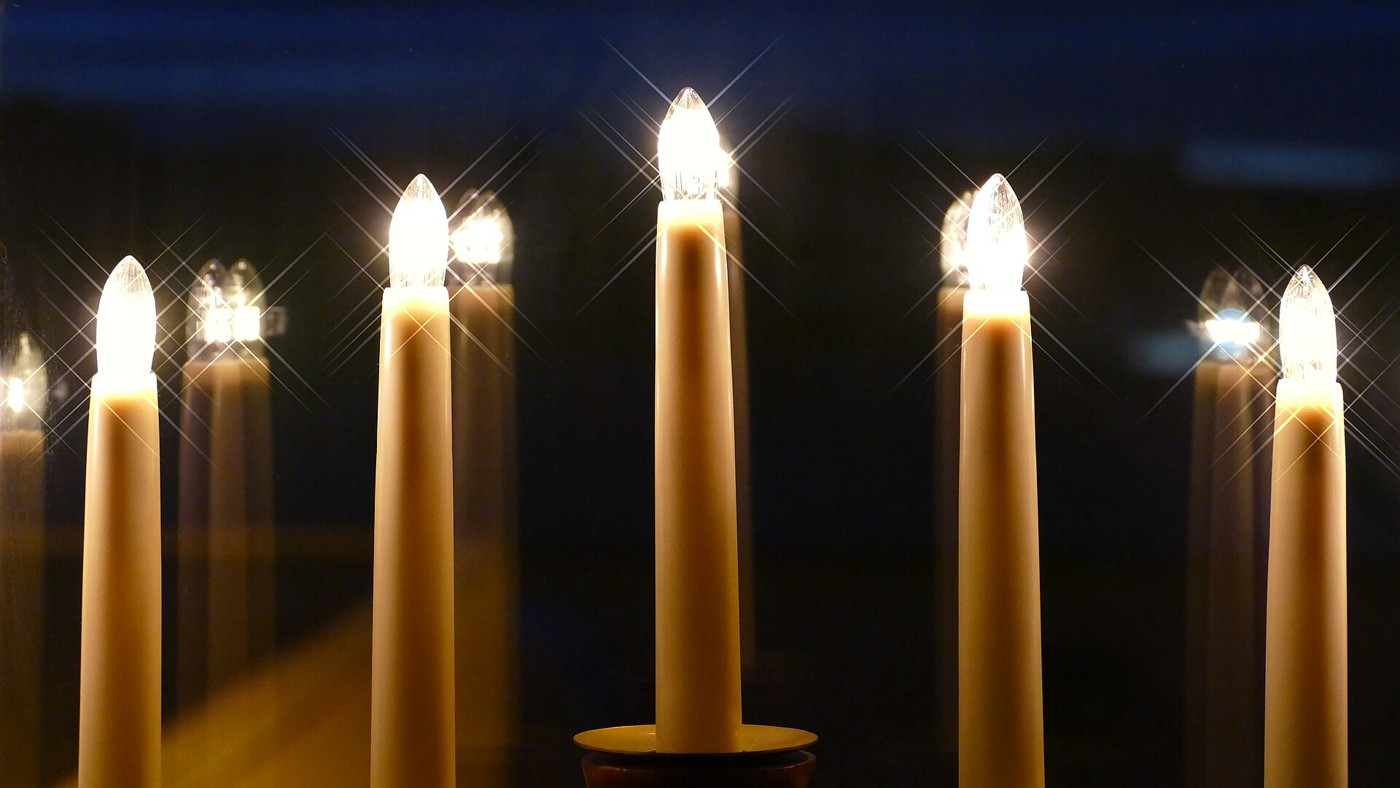Electric candle lights photographed with a star effect